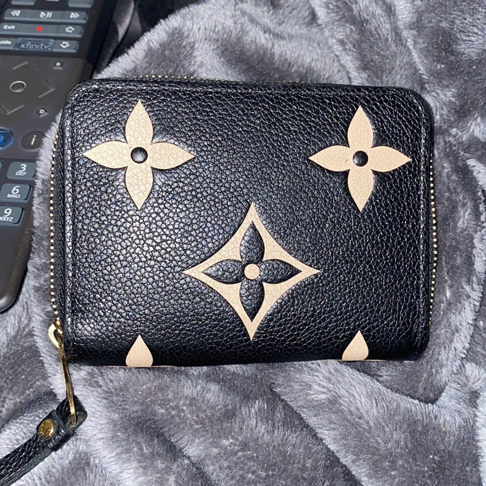 LV Compact Zipper Wallet - Picture 2 of 4